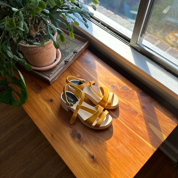 Swedish Hasbeens T strap Sandal Clogs Yellow Chunky Heel 8 - Picture 7 of 10